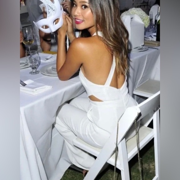 Lovers + Friends white jumpsuit in pristine condition. - Picture 3 of 6